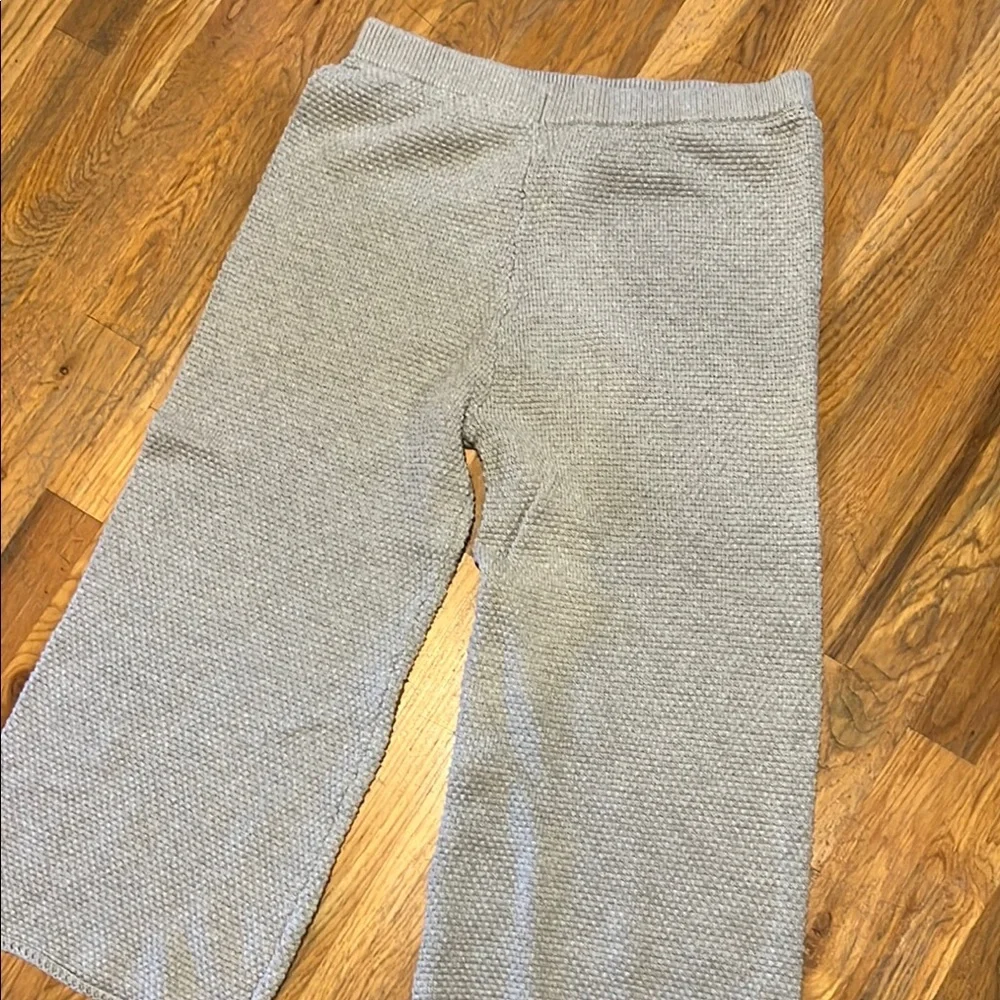 Elegant Gray Knit Sweater and Pants Set - Picture 4 of 5